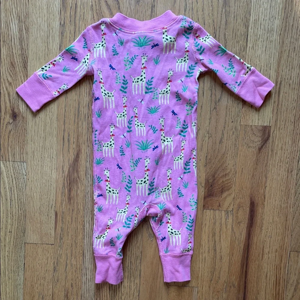 Hanna Andersson - Baby Zip Up One Piece Sleeper in pink giraffe print - Picture 5 of 12